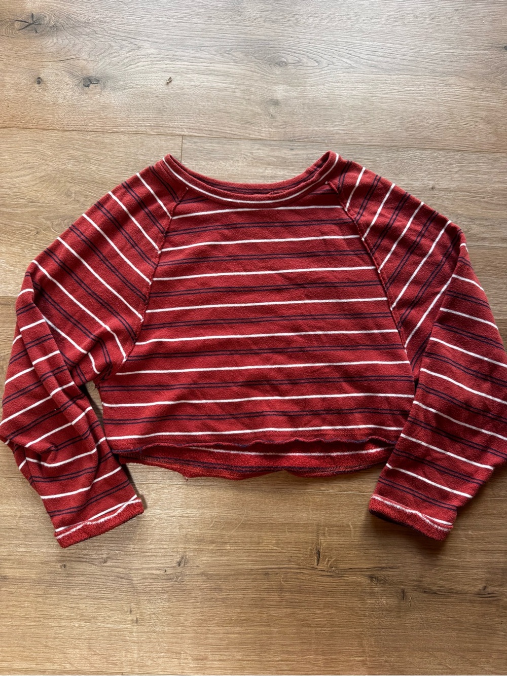 American Eagle Striped Sweatshirt Red & White cropped y2k long sleeve seize xs